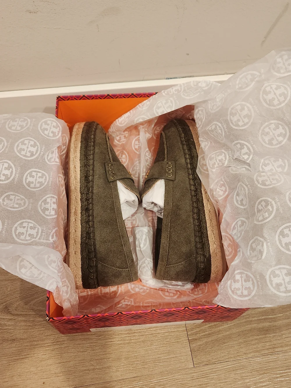 NWT Tory Burch Seaside Olive Green Suede Espradrille Double T Loafers Women's 6